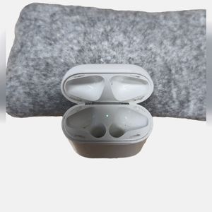 Apple Authentic Airpod Battery Charging Case (airpods not included)